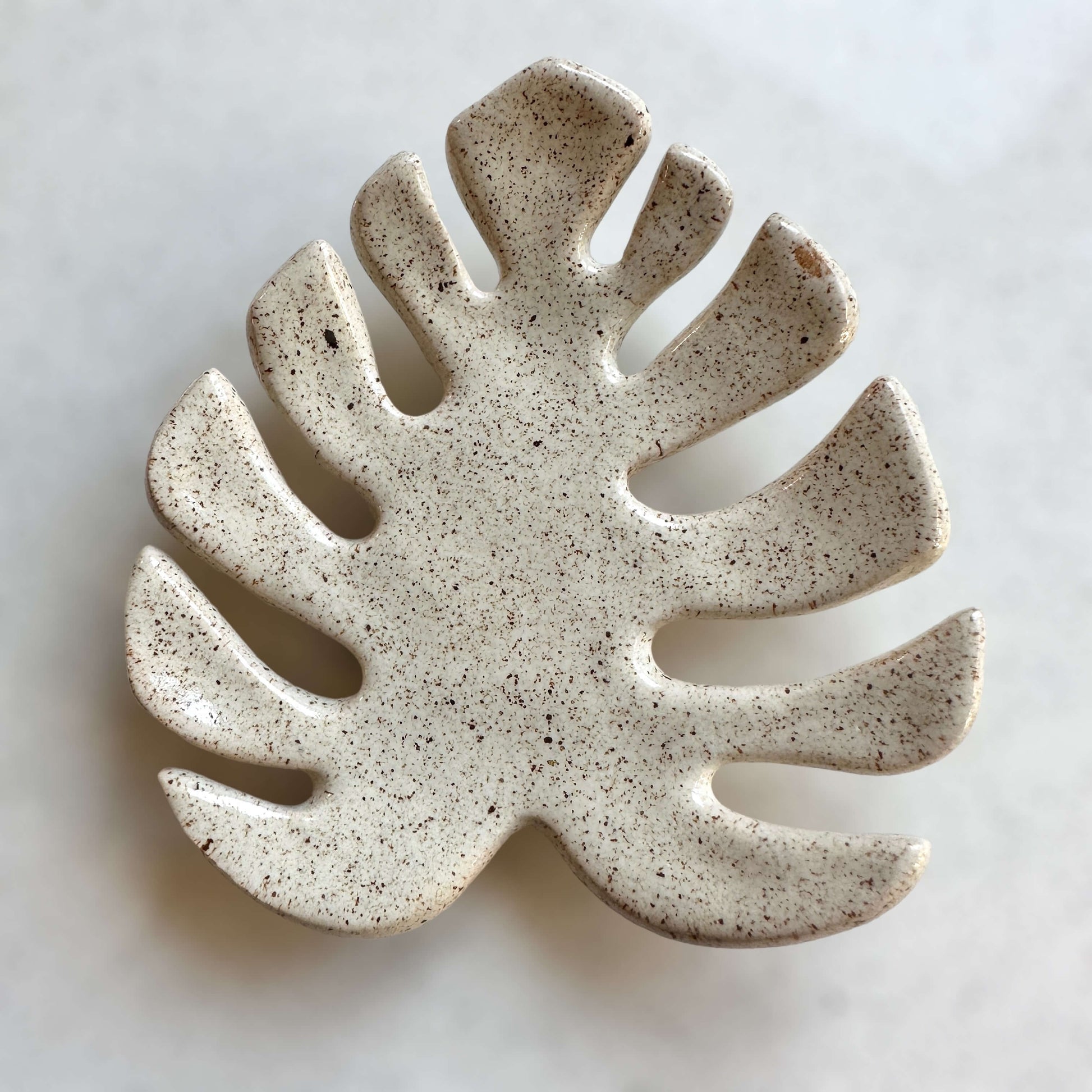 Monstera leaf heart in cream luxury tealight holder front