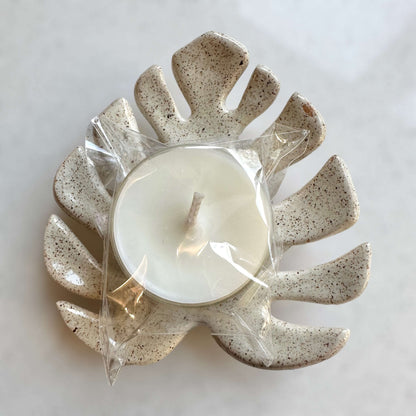 Monstera leaf heart with tea light packaged