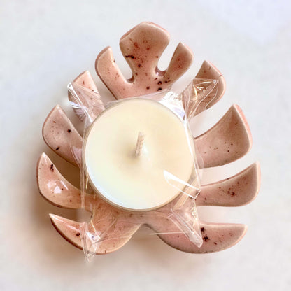 Pink Monstera leaf with tea light packaged