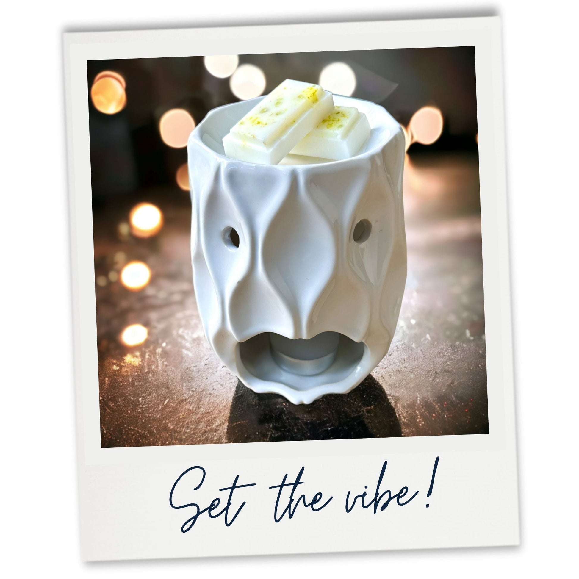 Set the vibe in your home with our relaxing luxury wax melts. This is a white coloured, Wave design, glazed ceramic tealight wax warmer